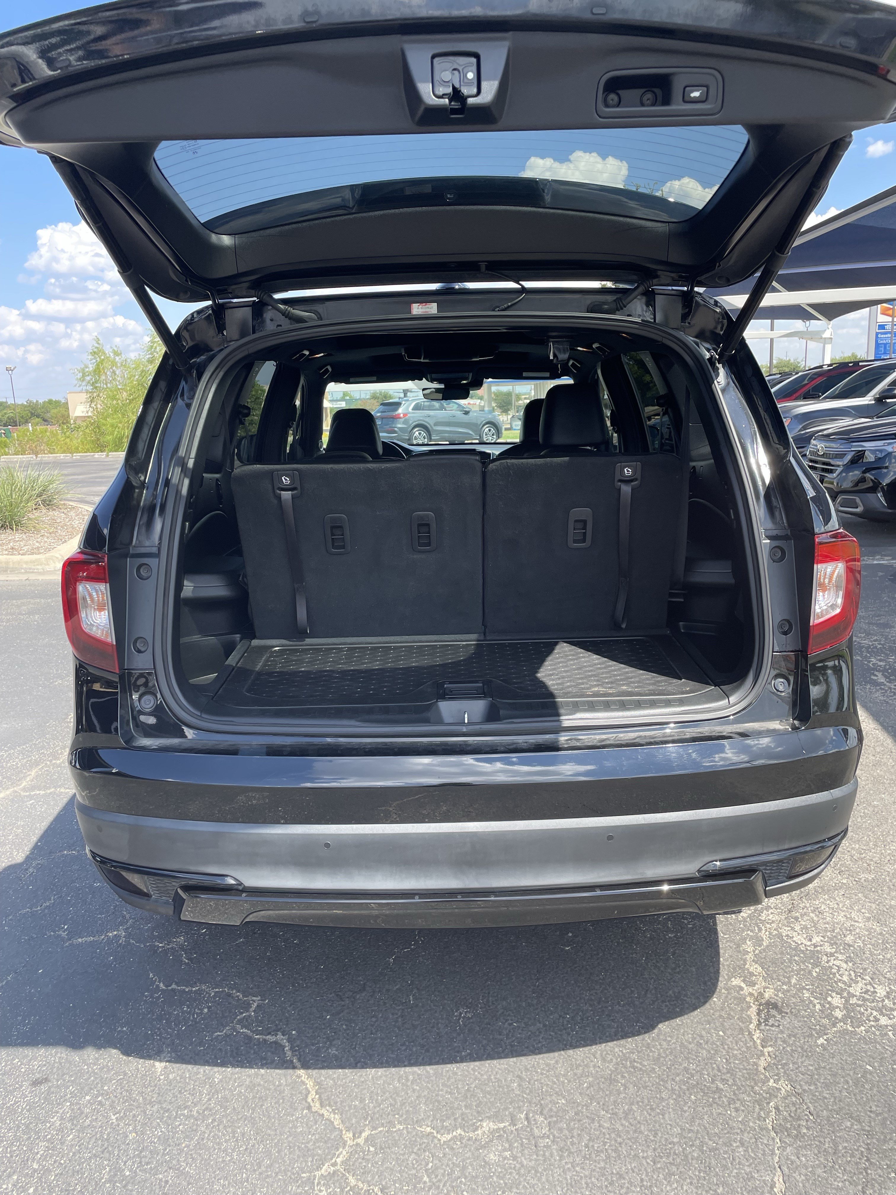 Used 2020 Honda Pilot Black Edition image 11