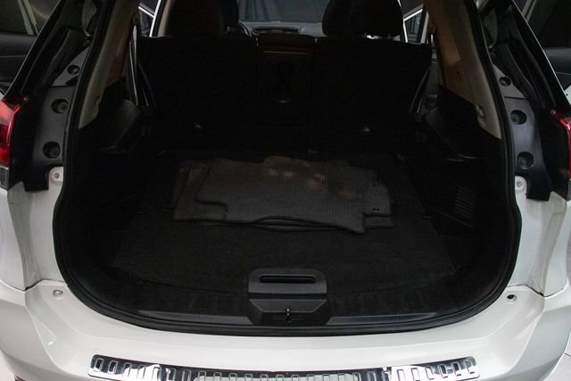 Used 2018 Nissan Rogue SV image 19