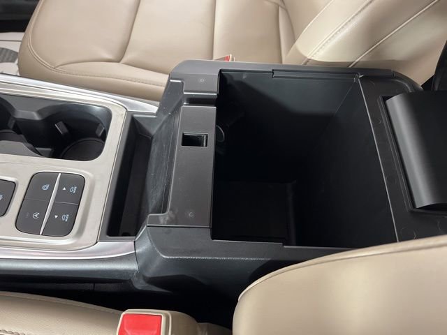 Used 2024 Ford Explorer XLT w/ Equipment Group 202A RWD image 30