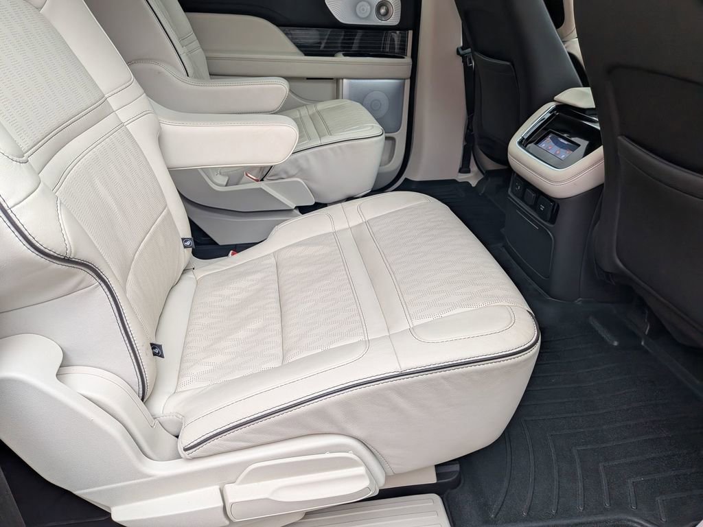 Used 2023 Lincoln Navigator L Black Label image 24