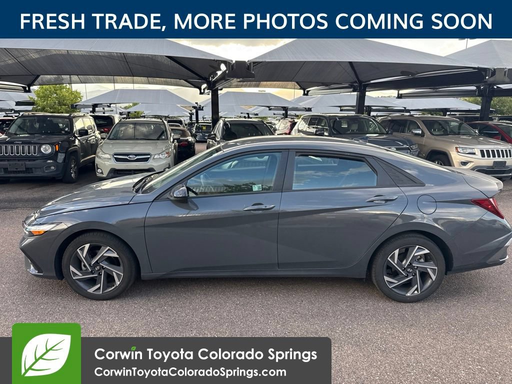 Used 2025 Hyundai Elantra Sport FWD image 4