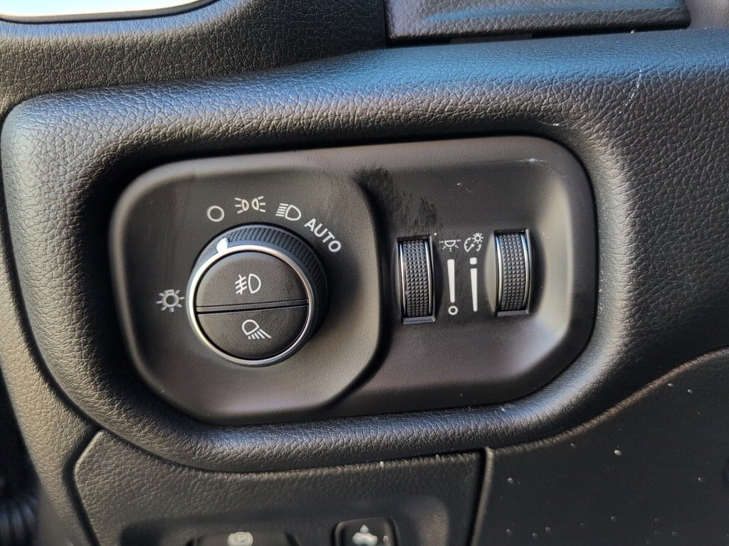 New 2026 RAM 1500 4x4 Crew Cab image 21