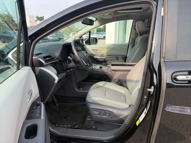 Used 2021 Toyota Sienna XLE w/ XLE Plus Package AWD/4WD image 15