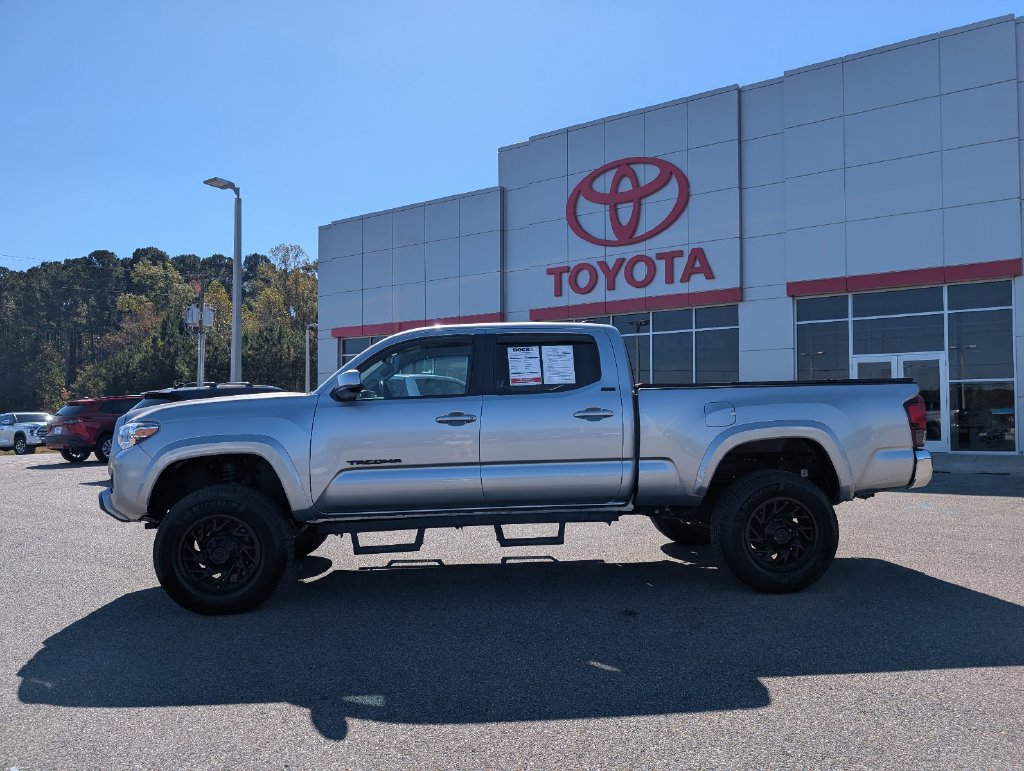 Used 2023 Toyota Tacoma SR5 RWD image 2