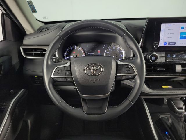 Used 2023 Toyota Highlander XLE FWD image 24
