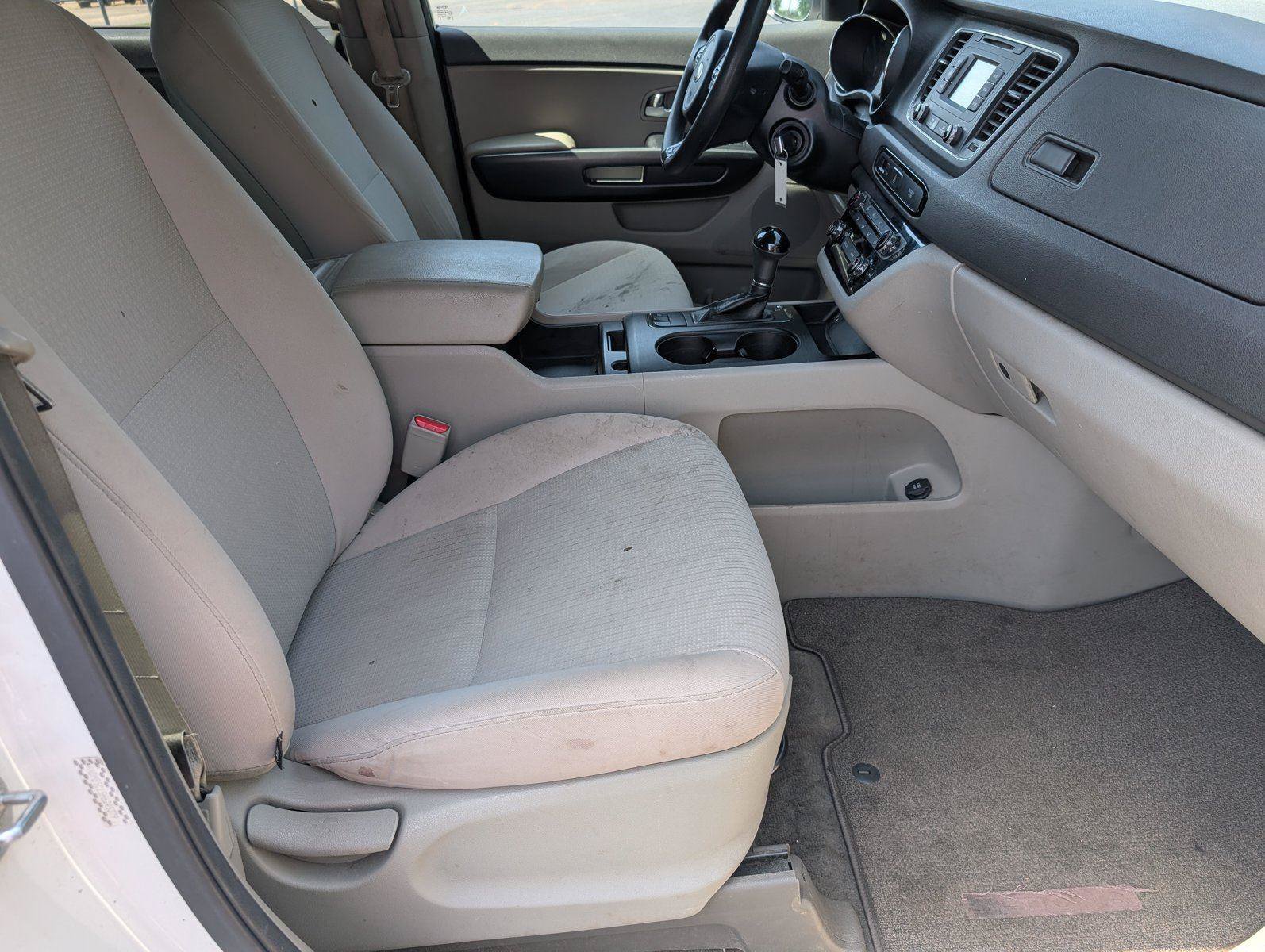 Used 2017 Kia Sedona LX FWD image 37