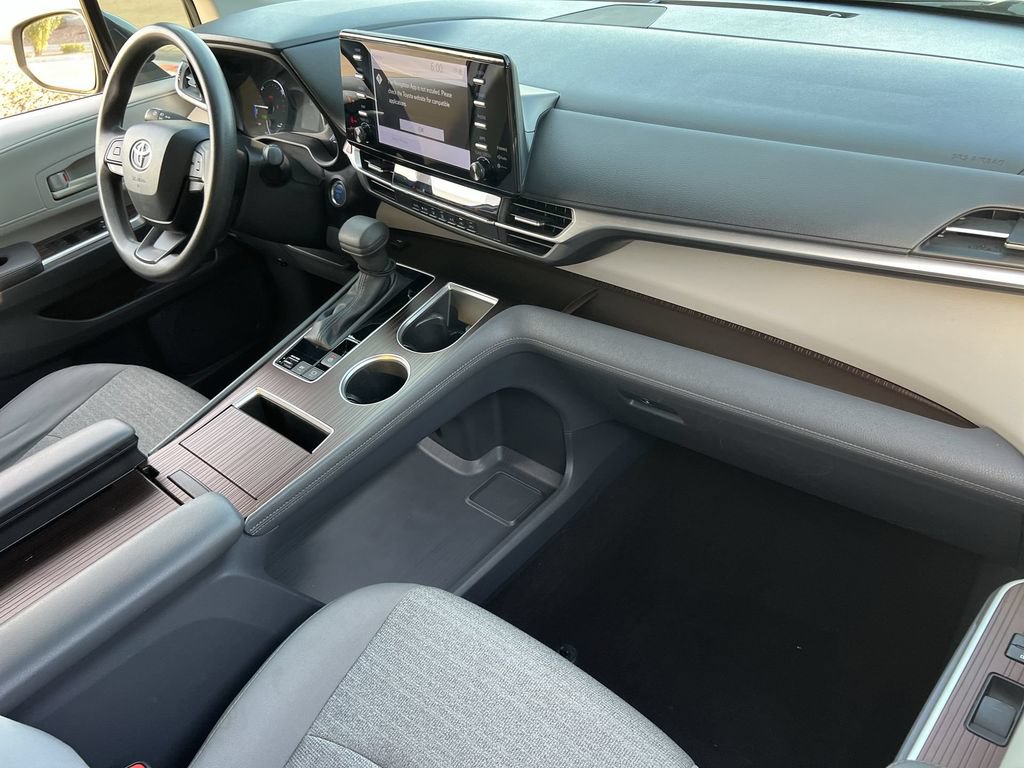 Used 2023 Toyota Sienna LE FWD image 27