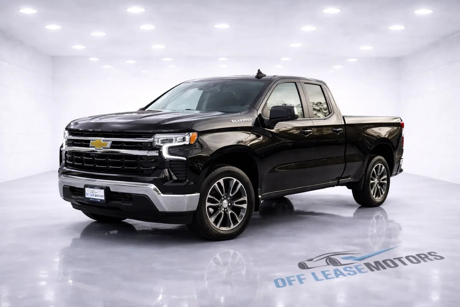 Used 2022 Chevrolet Silverado 1500 LT AWD/4WD image 1