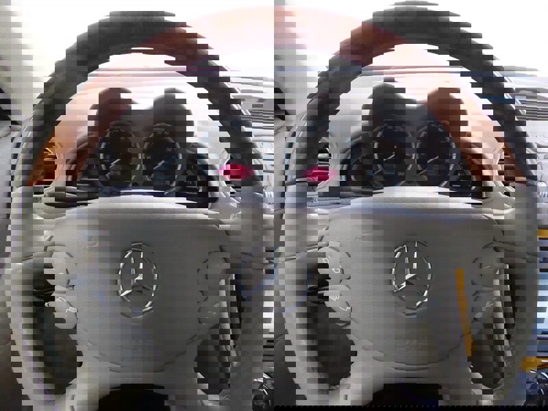 Used 2004 Mercedes-Benz SL 500 image 9