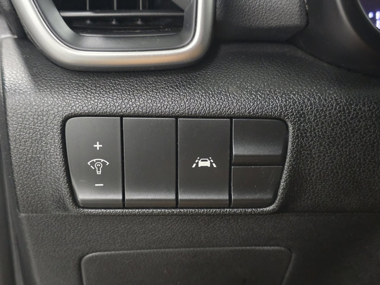 Used 2020 Kia Sportage LX image 24