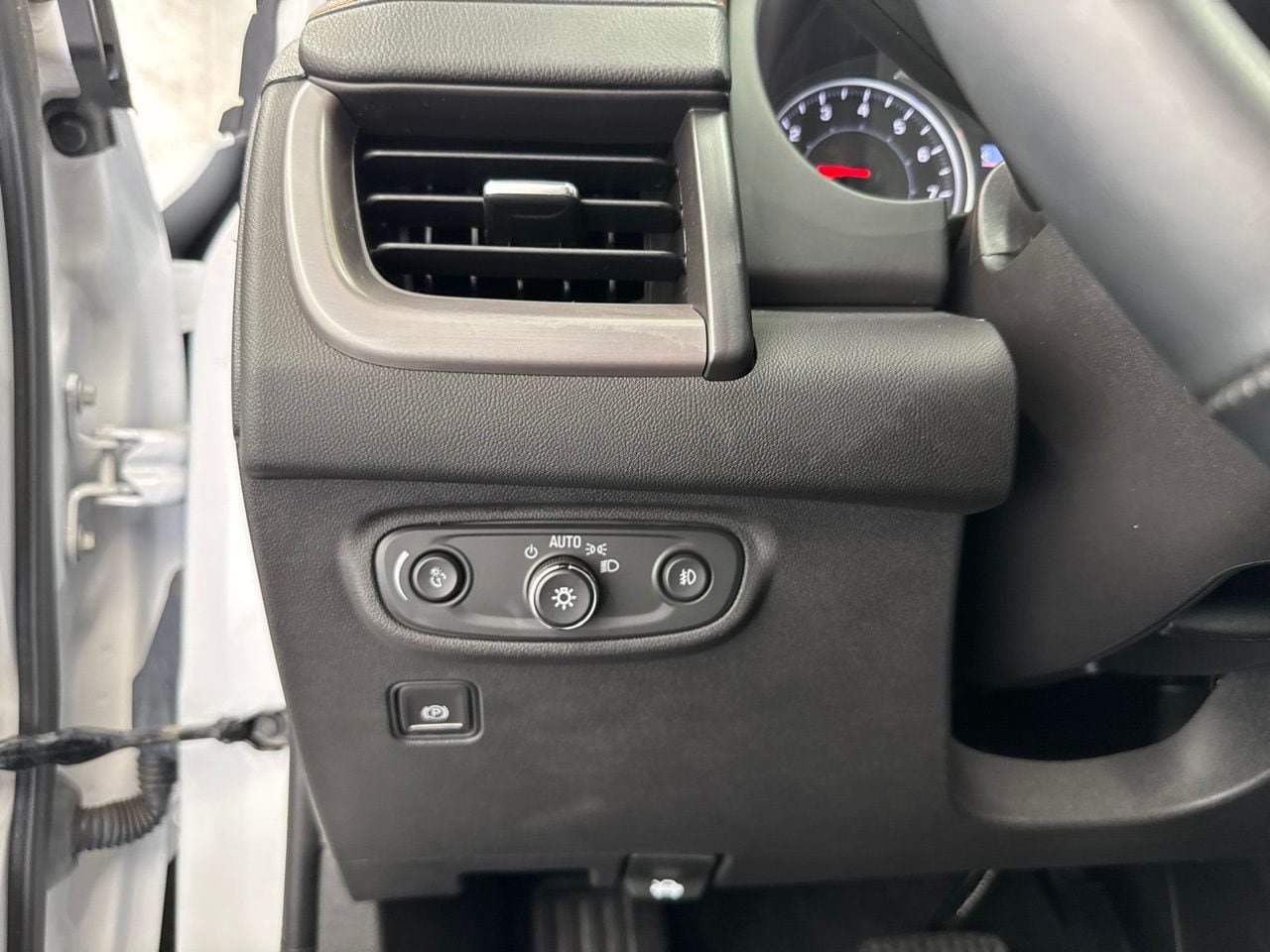 Used 2024 GMC Terrain AT4 AWD/4WD image 32