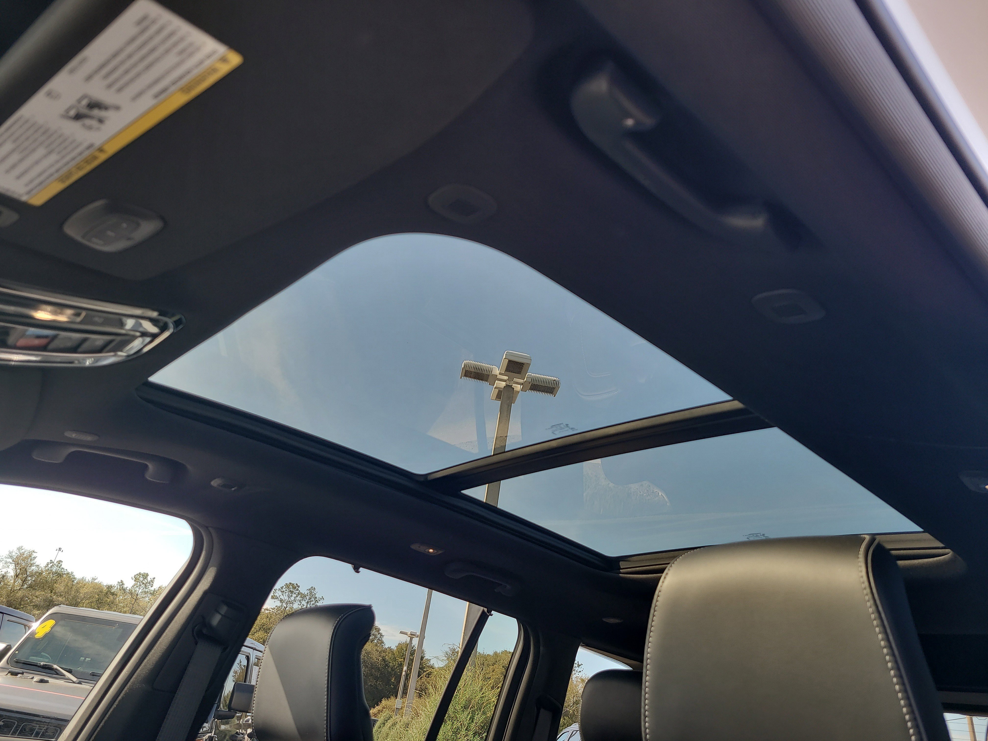 Used 2023 Jeep Grand Cherokee Overland w/ Luxury Tech Group IV image 20