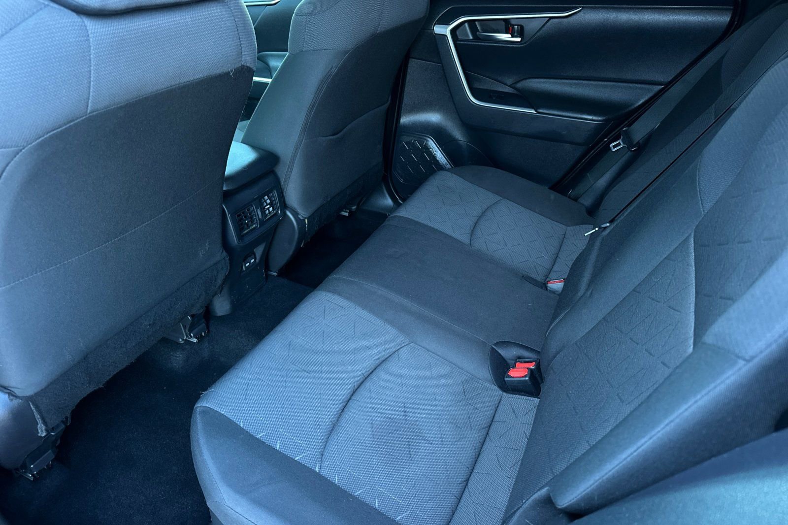 Used 2022 Toyota RAV4 XLE w/ Convenience Package image 14