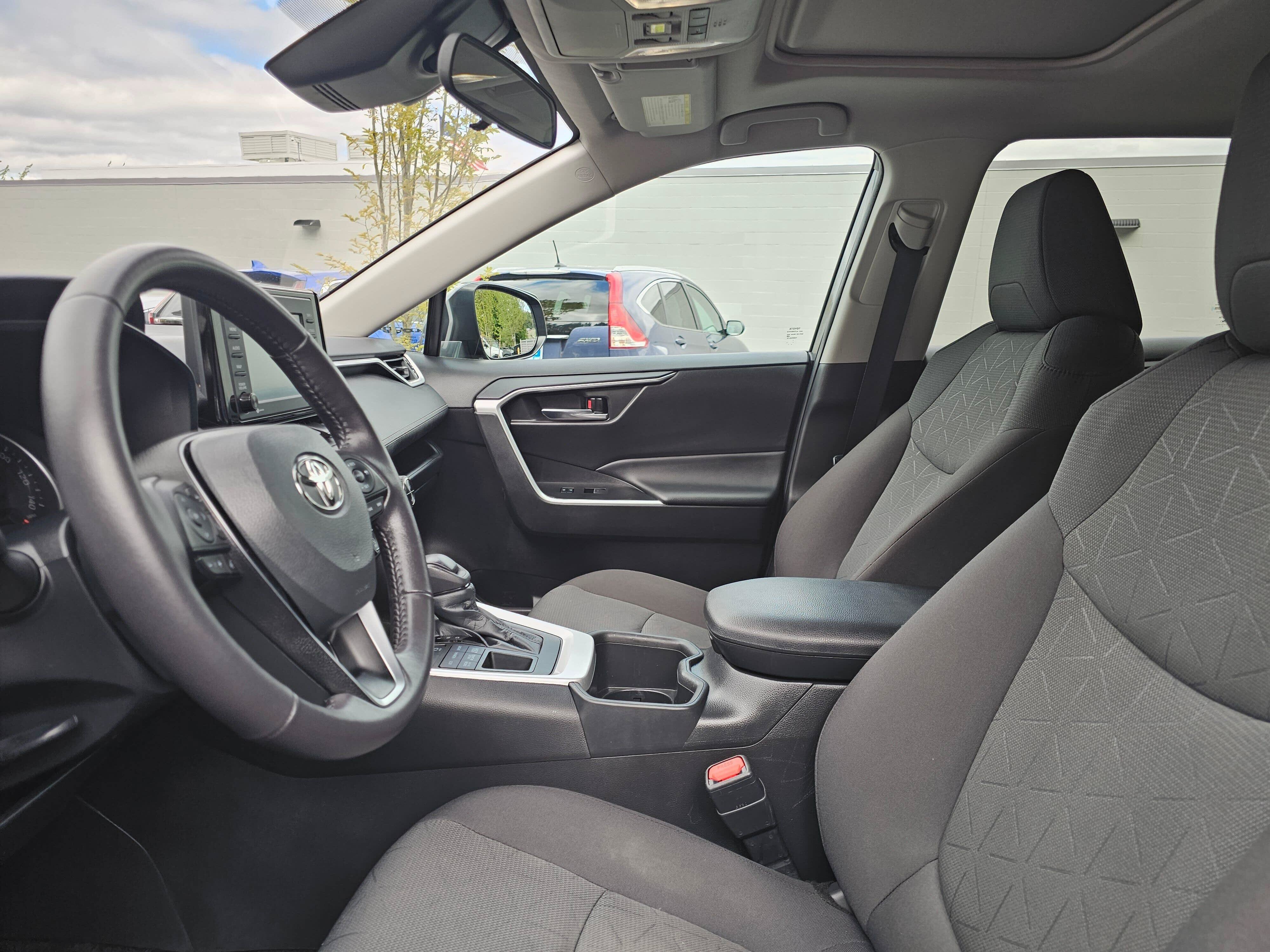 Used 2022 Toyota RAV4 XLE w/ Convenience Package AWD/4WD image 22