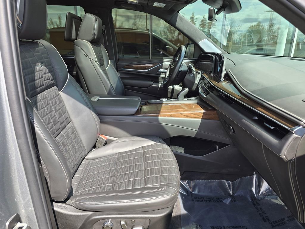 Certified 2023 Cadillac Escalade Sport Platinum w/ Heavy-Duty Trailer Package image 11