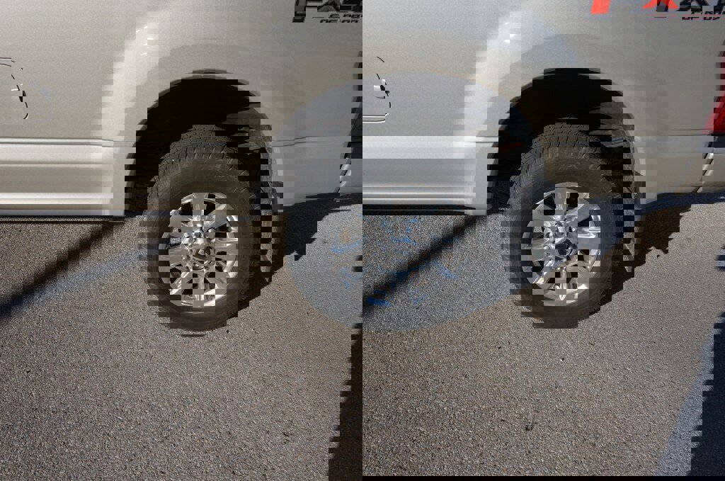 Used 2017 Ford F250 Platinum w/ Platinum Ultimate Package image 2