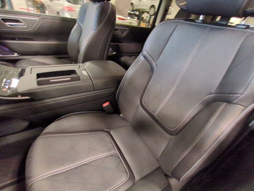 Used 2025 INFINITI QX80 Sensory image 9