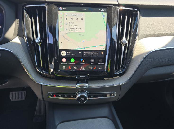 Used 2025 Volvo XC60 B5 Plus image 11