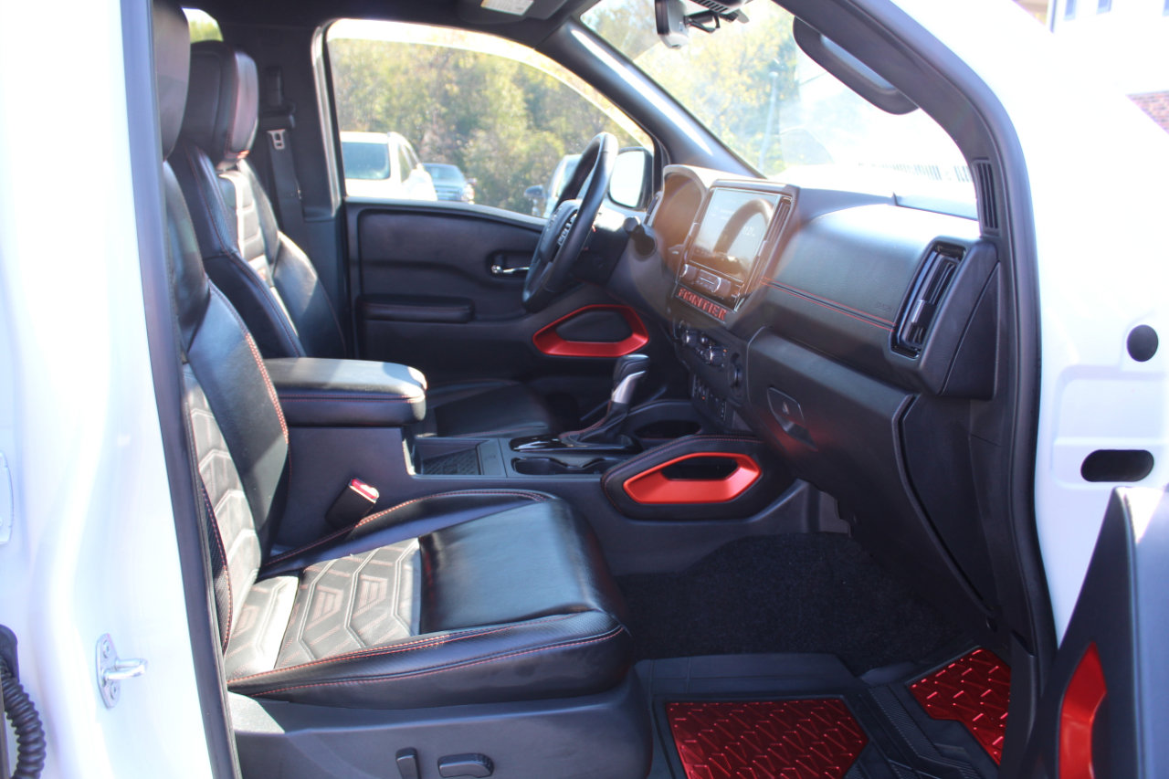 Used 2025 Nissan Frontier PRO-4X w/ Pro Premium Package image 11