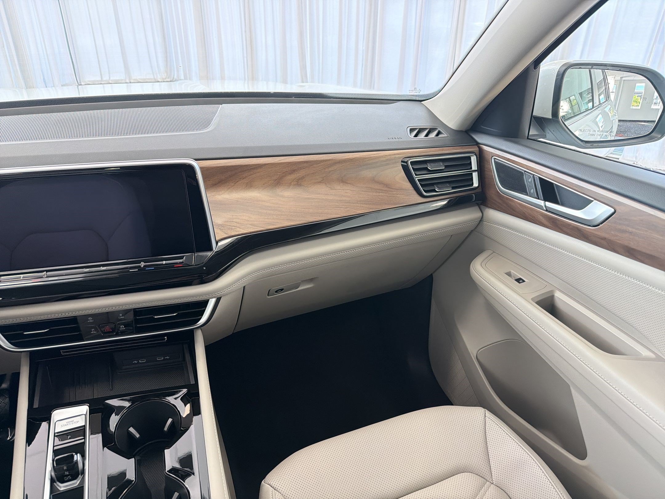 New 2026 Volkswagen Atlas SE FWD image 28