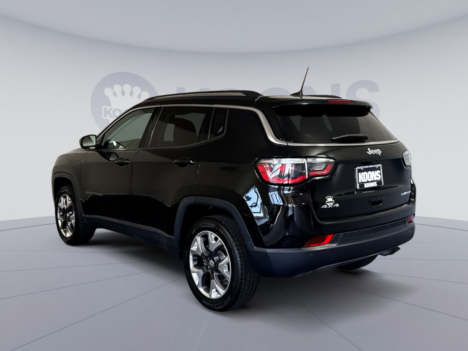 Used 2018 Jeep Compass Limited AWD/4WD image 4