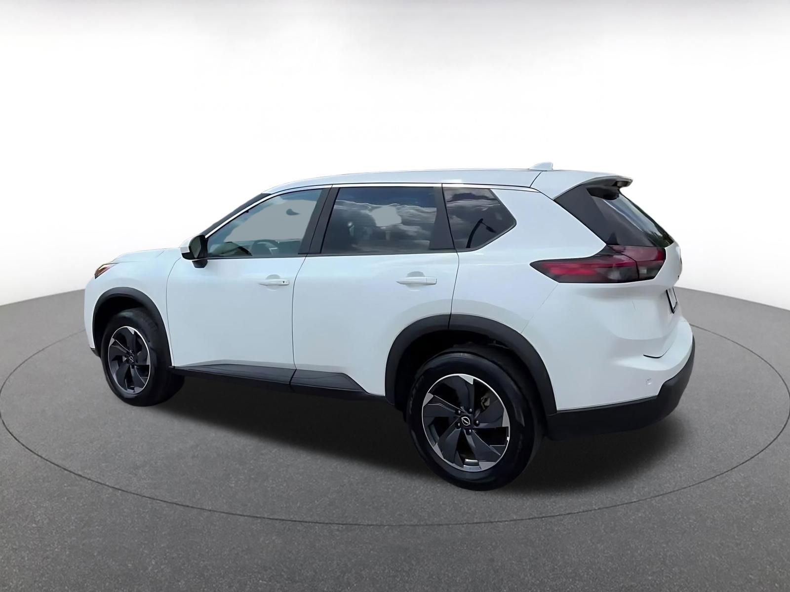 Used 2025 Nissan Rogue SV FWD image 10
