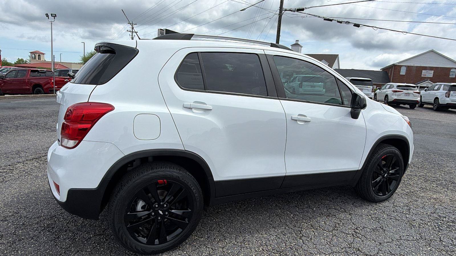 Used 2022 Chevrolet Trax LT w/ Redline Edition AWD/4WD image 5