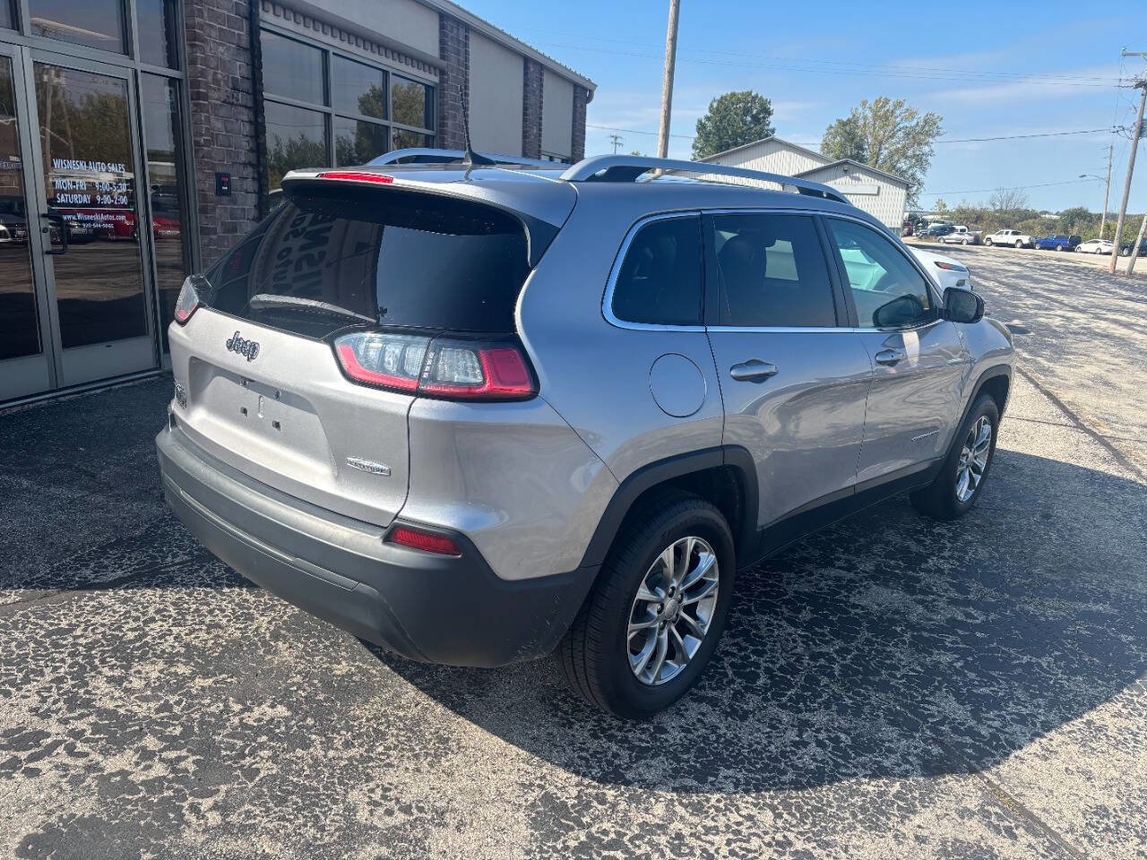Used 2019 Jeep Cherokee Latitude Plus w/ Comfort/Convenience Group image 3