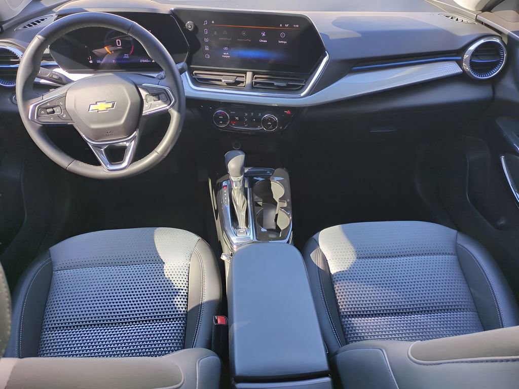 Used 2025 Chevrolet Trax LT w/ LT Convenience Package image 14