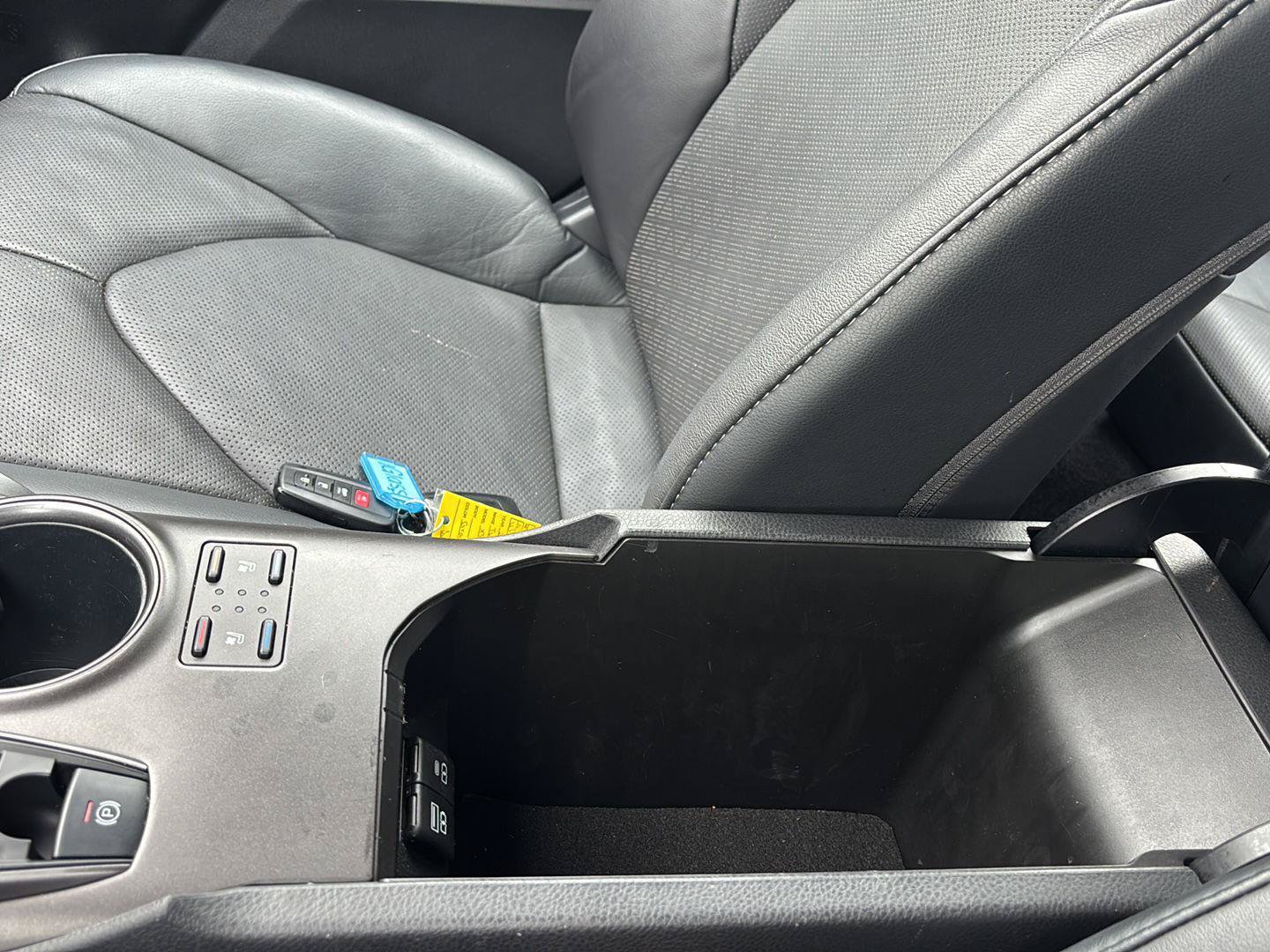 Used 2024 Toyota Camry XSE w/ Navigation Package FWD image 31
