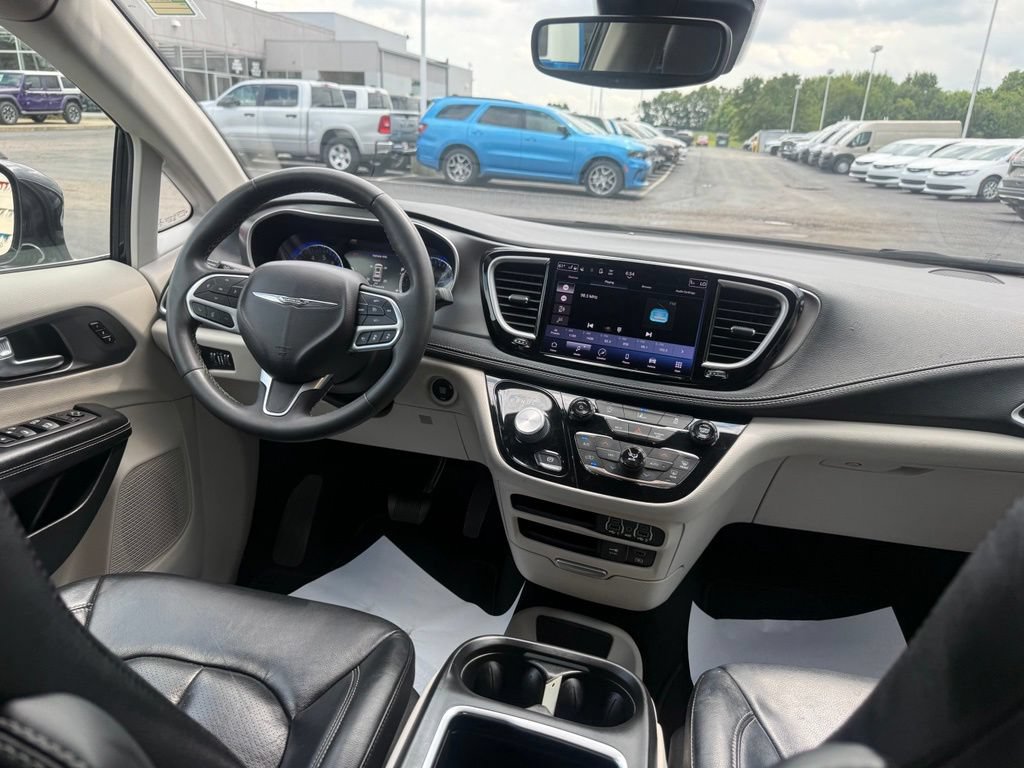 Used 2022 Chrysler Pacifica Touring-L AWD/4WD image 55