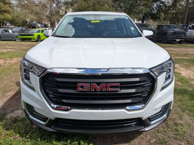 Used 2024 GMC Terrain SLE image 2