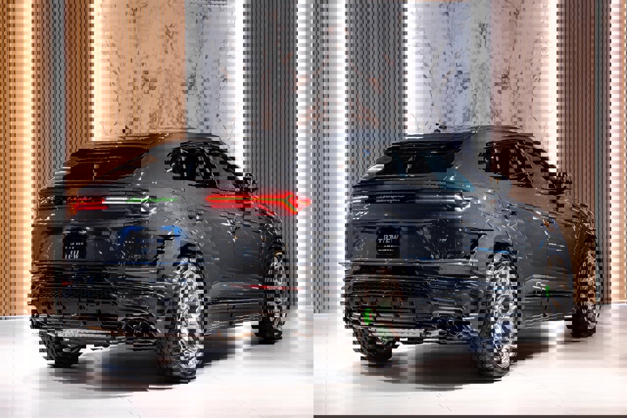 Used 2023 Lamborghini Urus S image 3