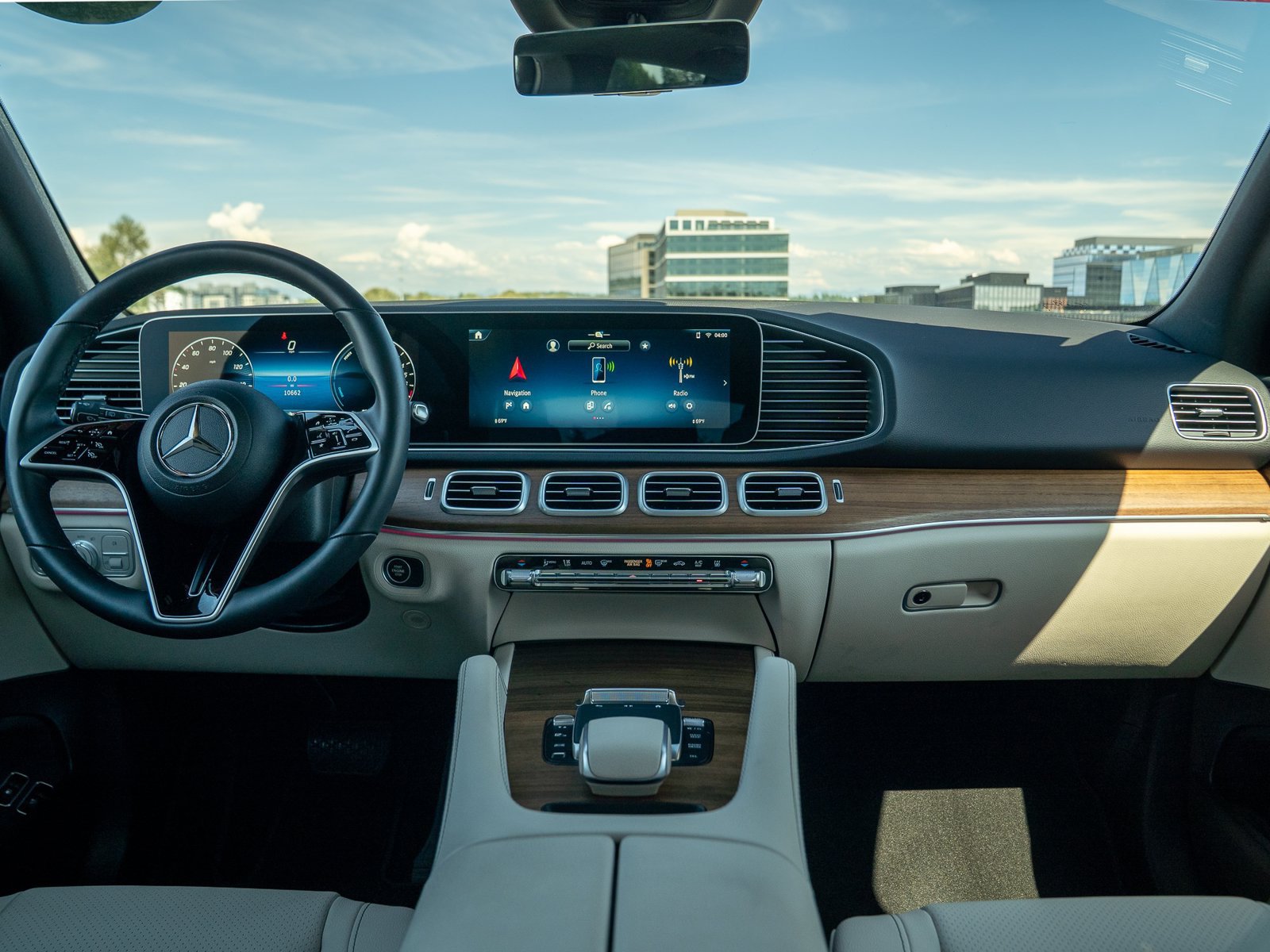 Certified 2025 Mercedes-Benz GLE 450e 4MATIC w/ Winter Package image 17