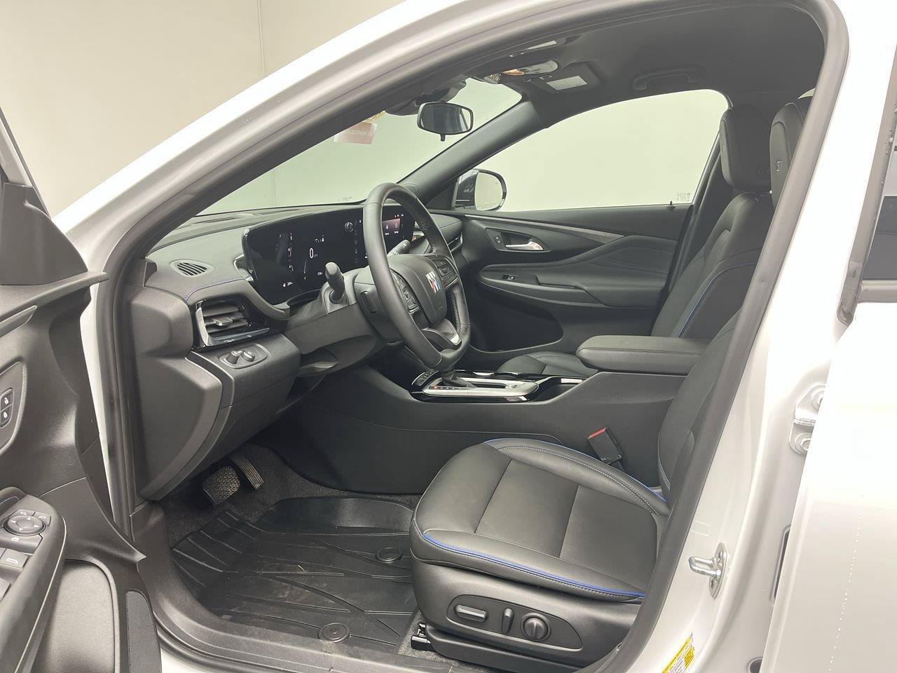 Certified 2024 Buick Envista Sport Touring w/ Convenience I Package FWD image 3