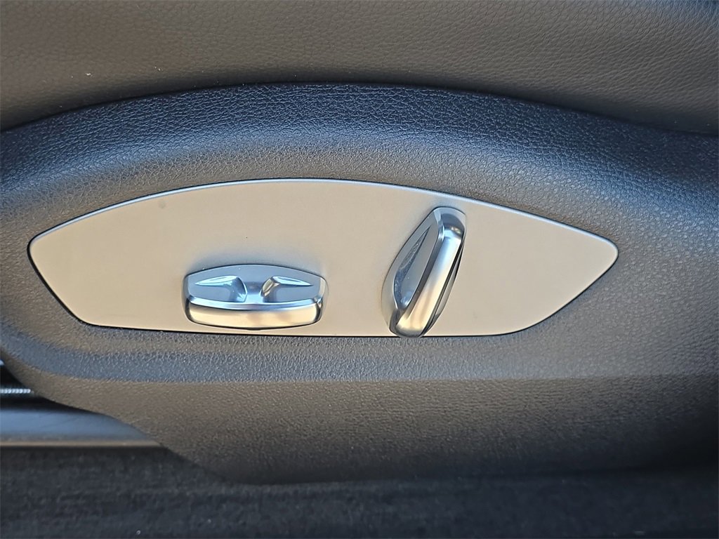 Certified 2022 Porsche Macan image 26