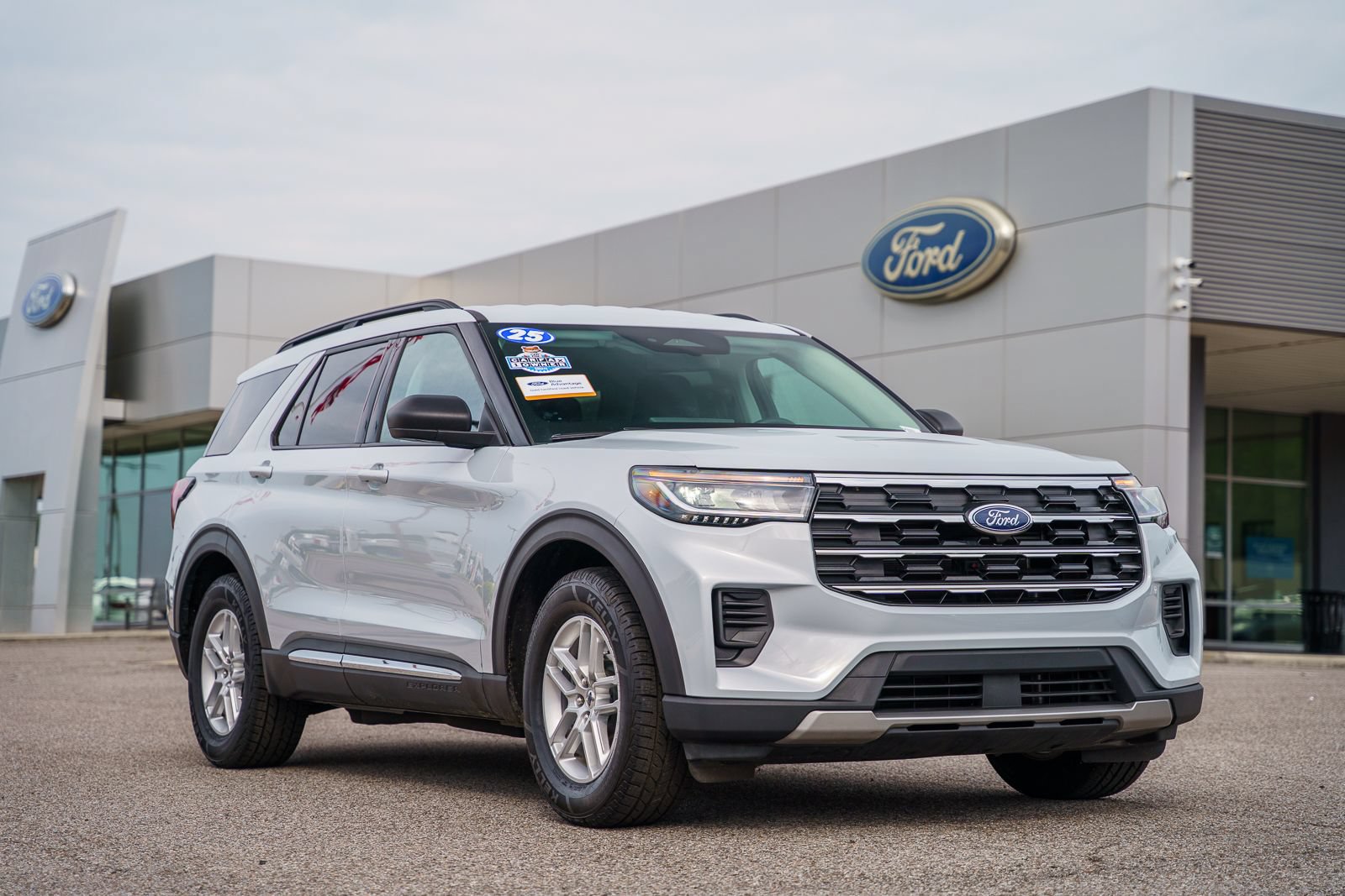 Certified 2025 Ford Explorer Active RWD image 1