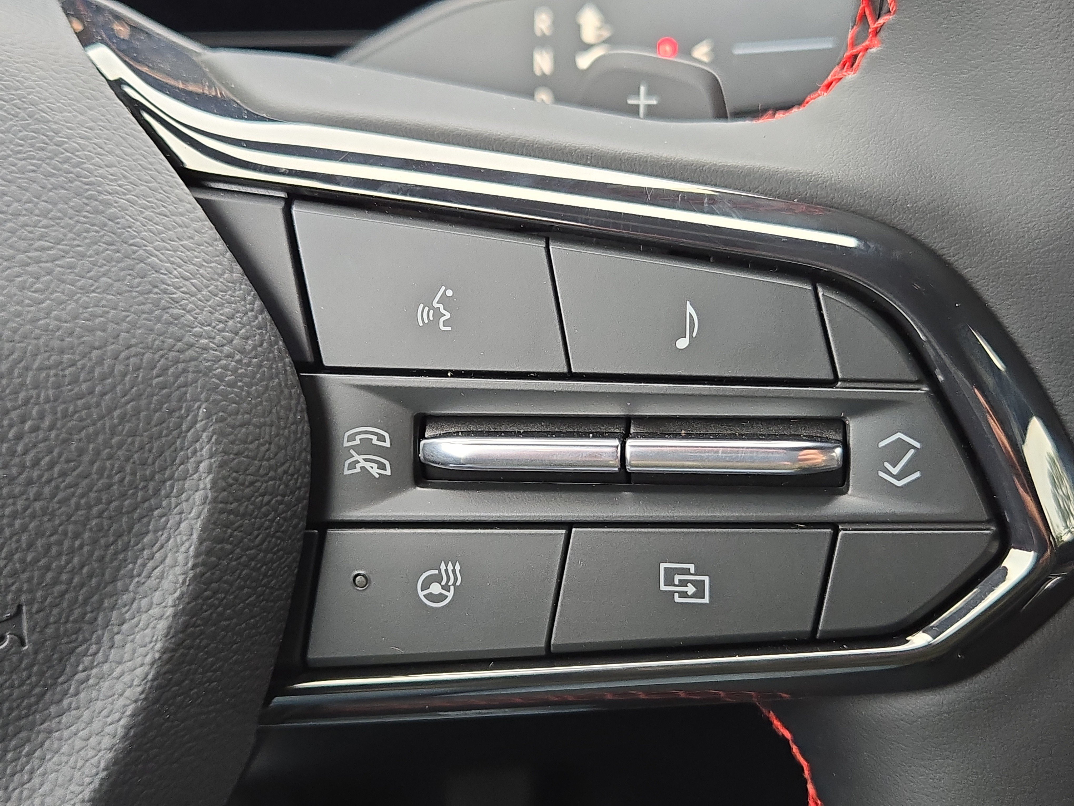 New 2026 Chevrolet Traverse RS w/ LPO, Floor Liner Package FWD image 29