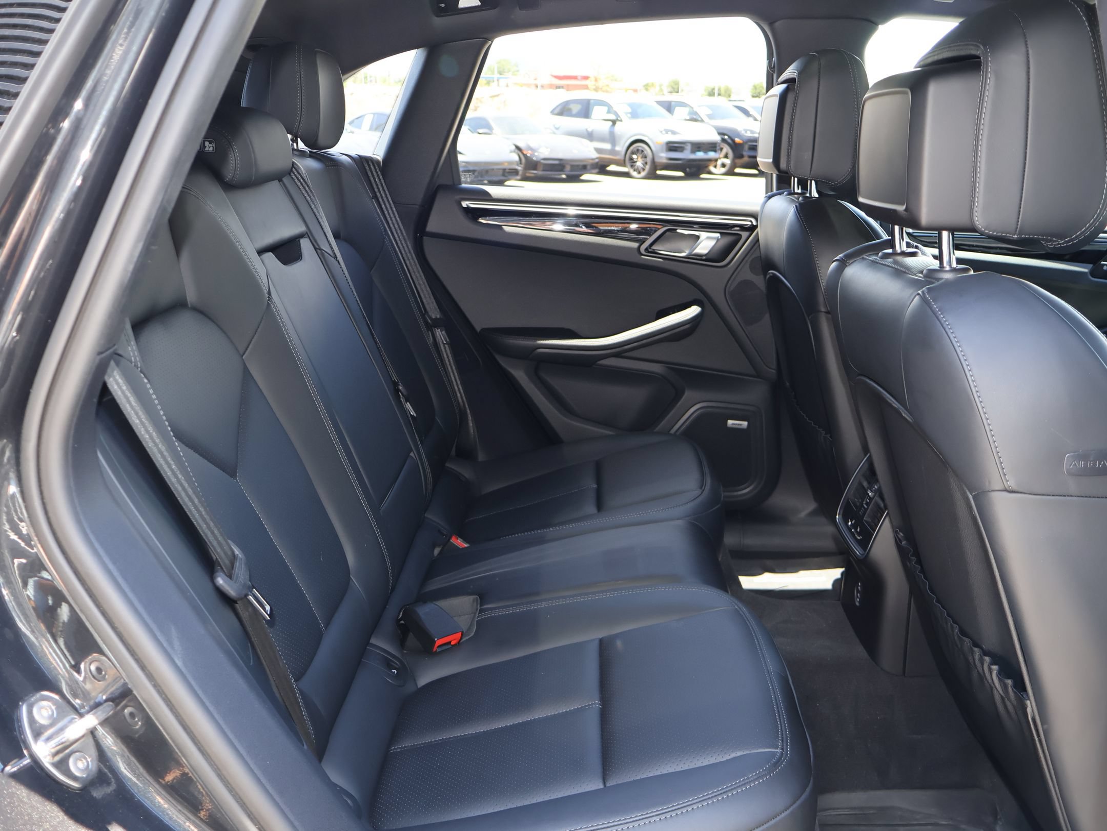 Used 2023 Porsche Macan S AWD/4WD image 50