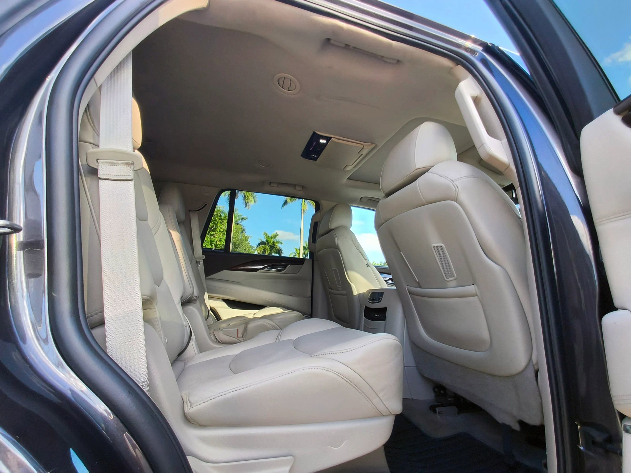 Used 2016 Cadillac Escalade Luxury image 13