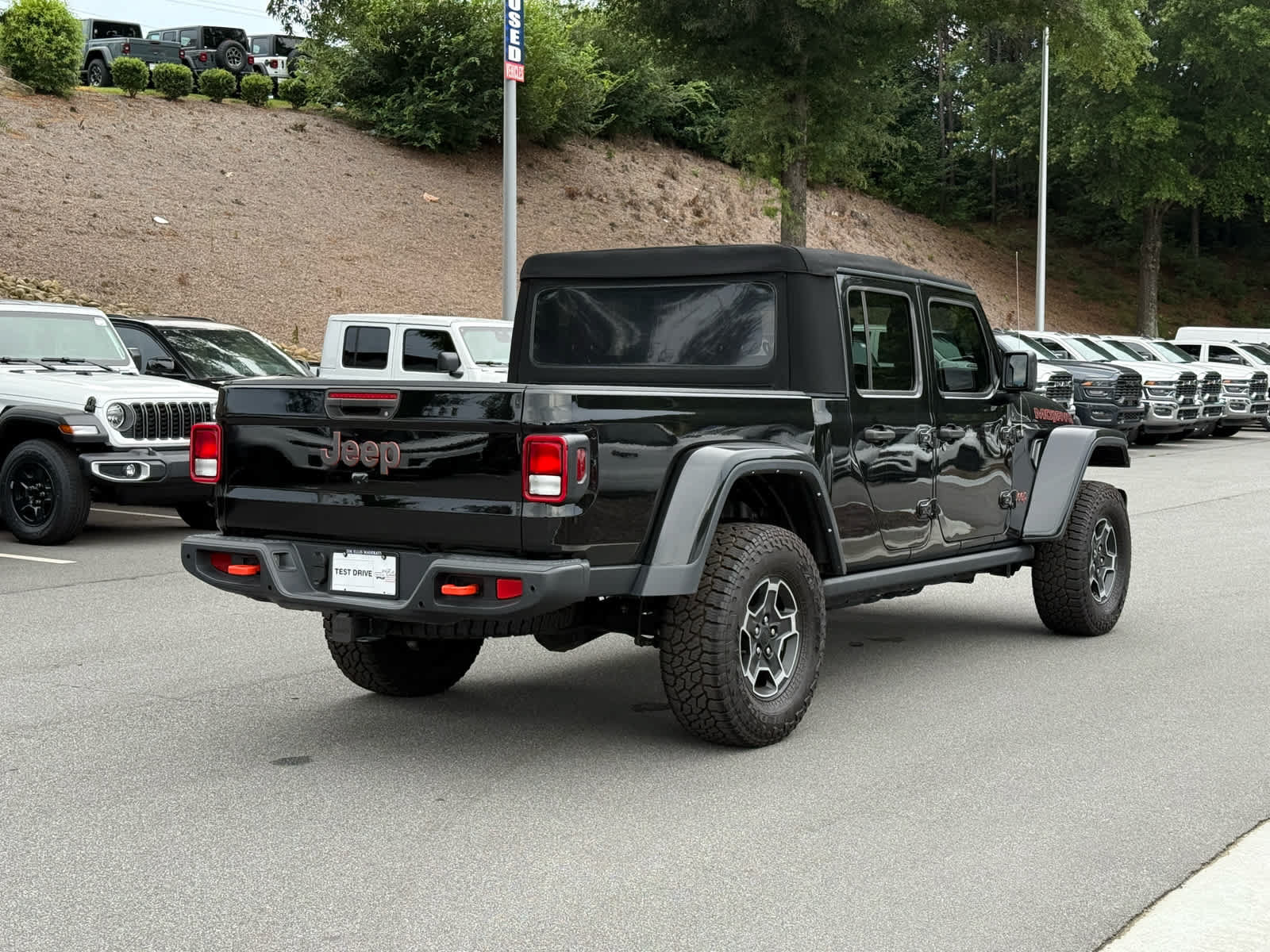 Used 2022 Jeep Gladiator Mojave w/ Trailer Tow Package AWD/4WD image 5
