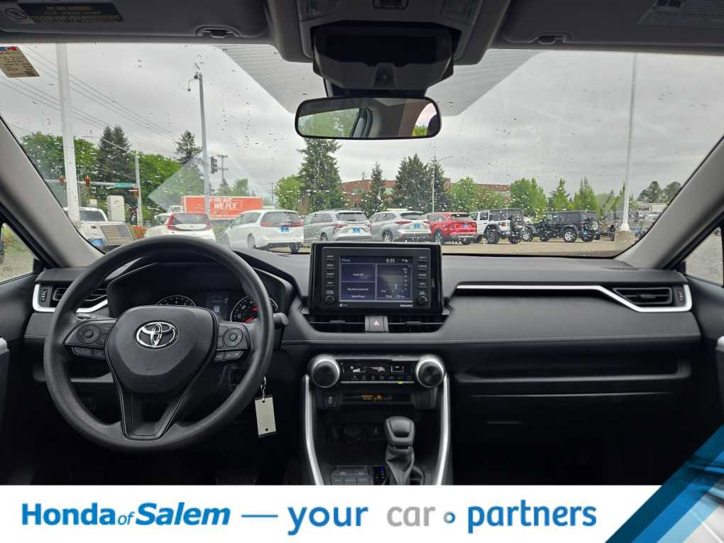 Used 2021 Toyota RAV4 LE FWD image 8