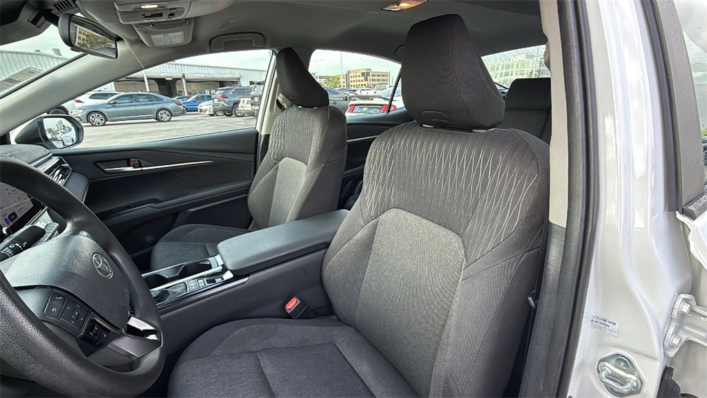 Used 2025 Toyota Camry LE image 13