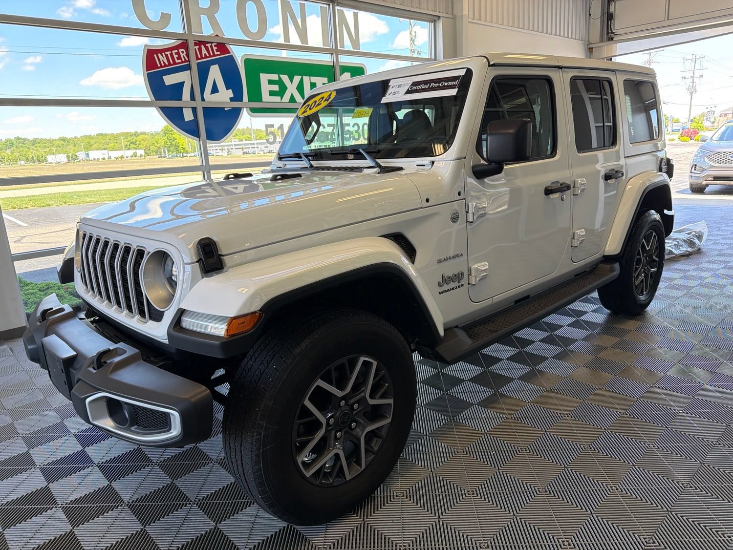 Used 2024 Jeep Wrangler Unlimited Sahara AWD/4WD image 3