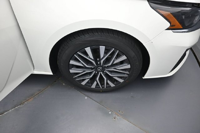 Used 2025 Nissan Altima 2.5 SV FWD image 31