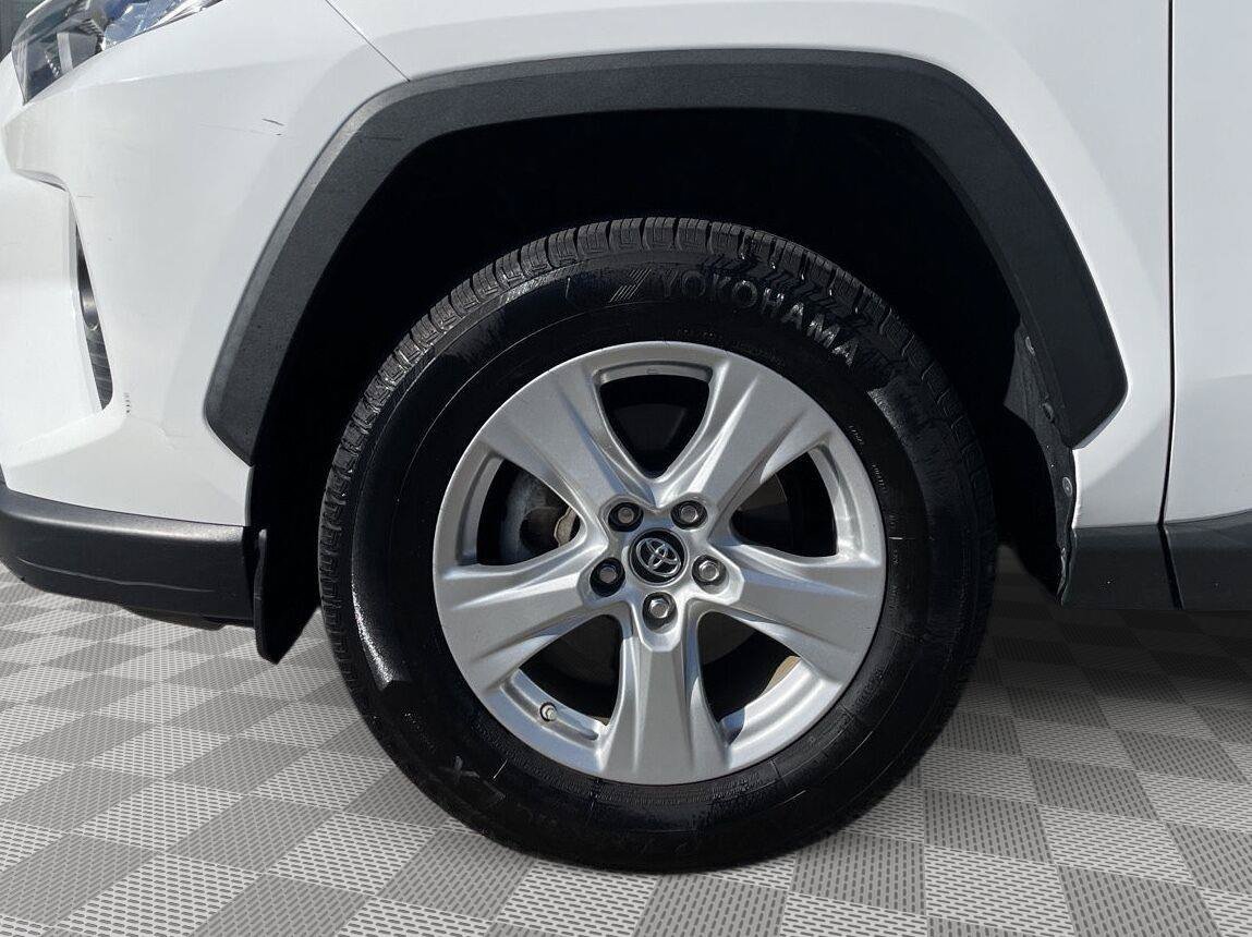 Used 2019 Toyota RAV4 XLE FWD image 8