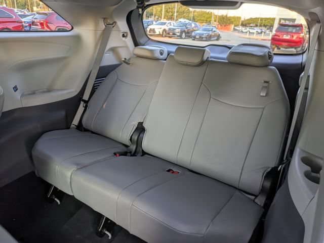 Used 2023 Toyota Sienna XLE FWD image 26