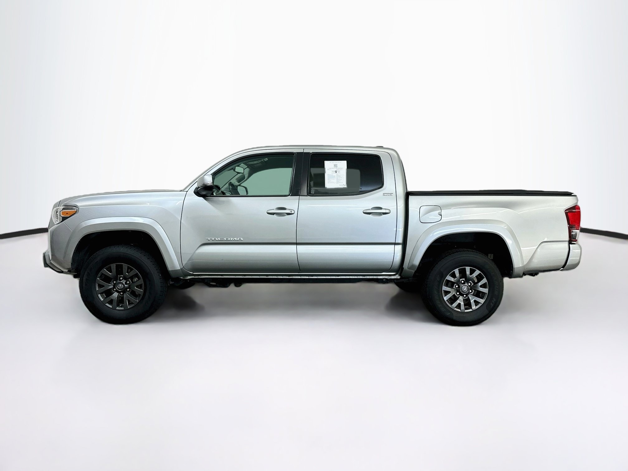 Used 2023 Toyota Tacoma SR5 AWD/4WD image 4