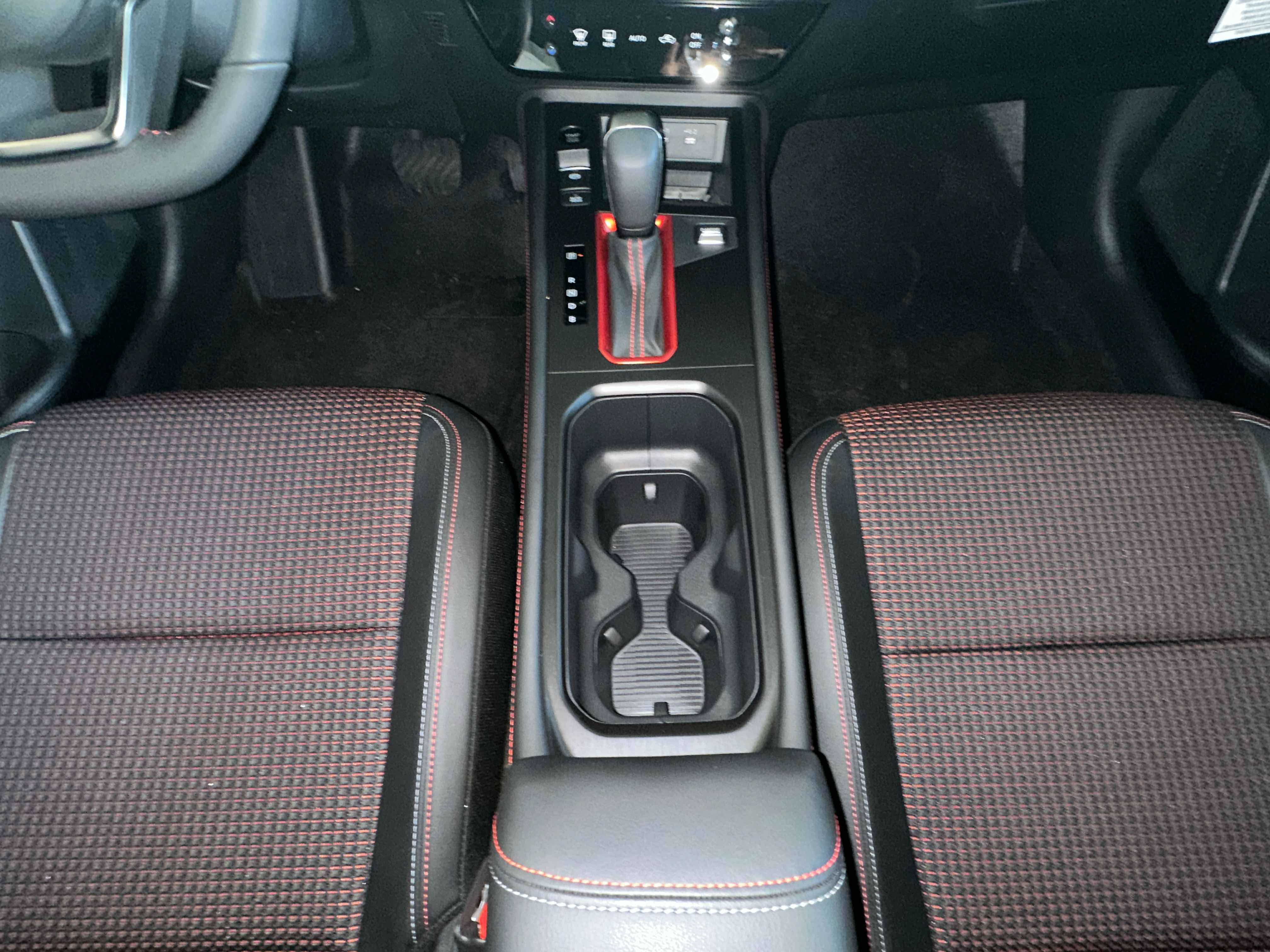 New 2025 Nissan Kicks SR AWD/4WD image 28