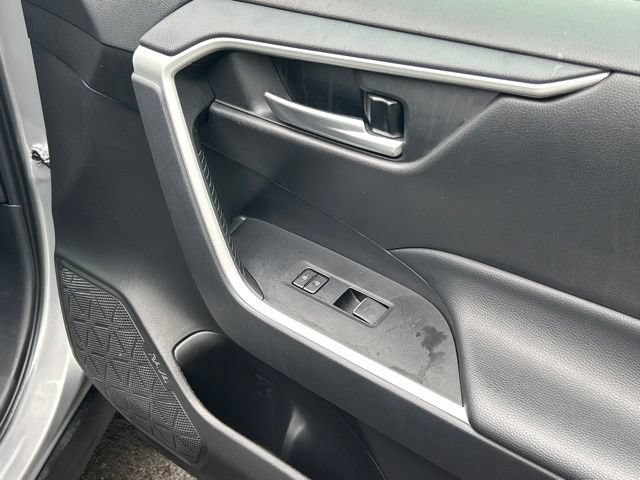 Used 2025 Toyota RAV4 XLE AWD/4WD image 36